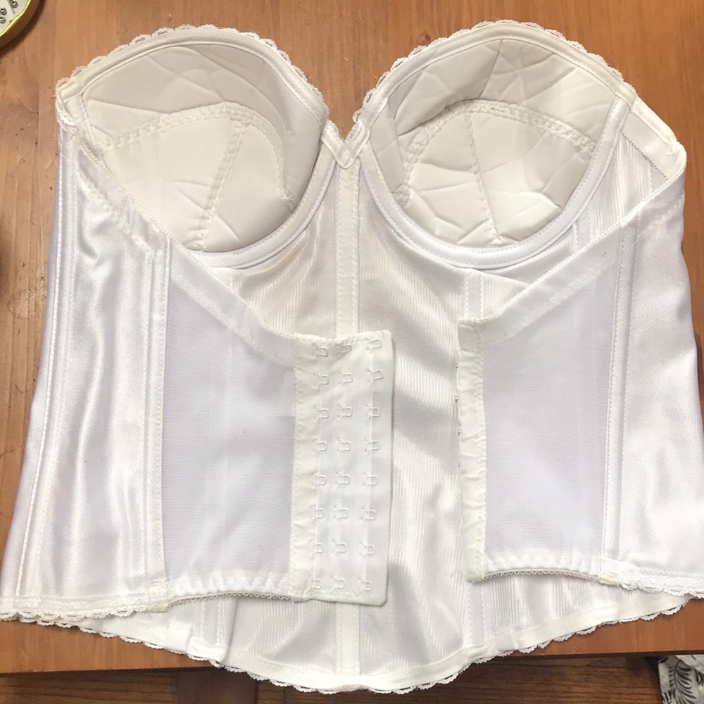 White buster - Picture 2 of 3